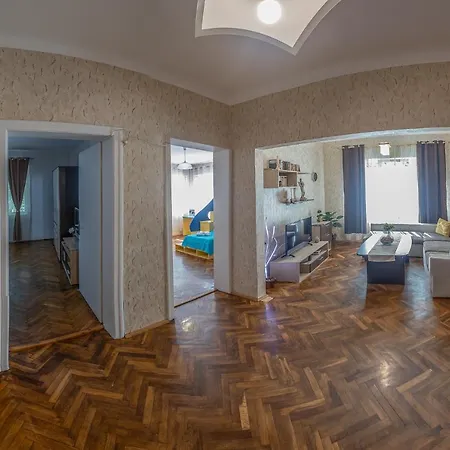 Apartament Center *